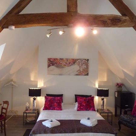 Maison D'Hotes Les Belles De Mai Pontorson Room photo