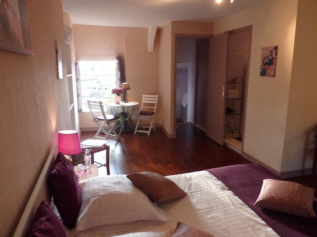 Maison D'Hotes Les Belles De Mai Pontorson Room photo