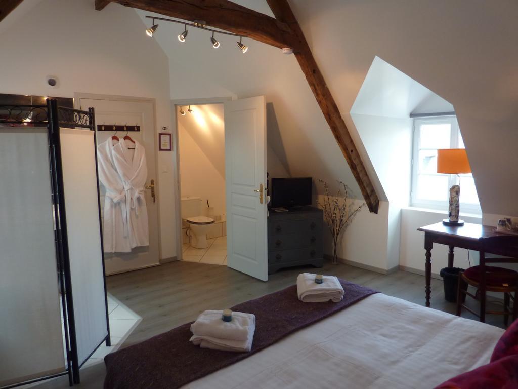 Maison D'Hotes Les Belles De Mai Pontorson Room photo