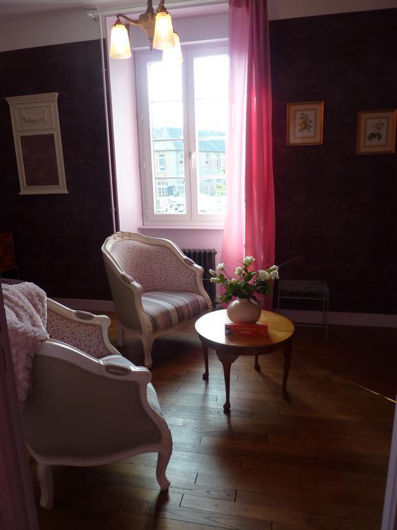 Maison D'Hotes Les Belles De Mai Pontorson Room photo