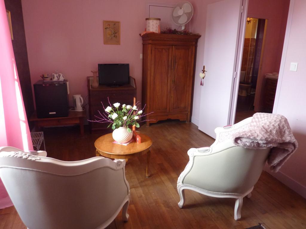 Maison D'Hotes Les Belles De Mai Pontorson Room photo