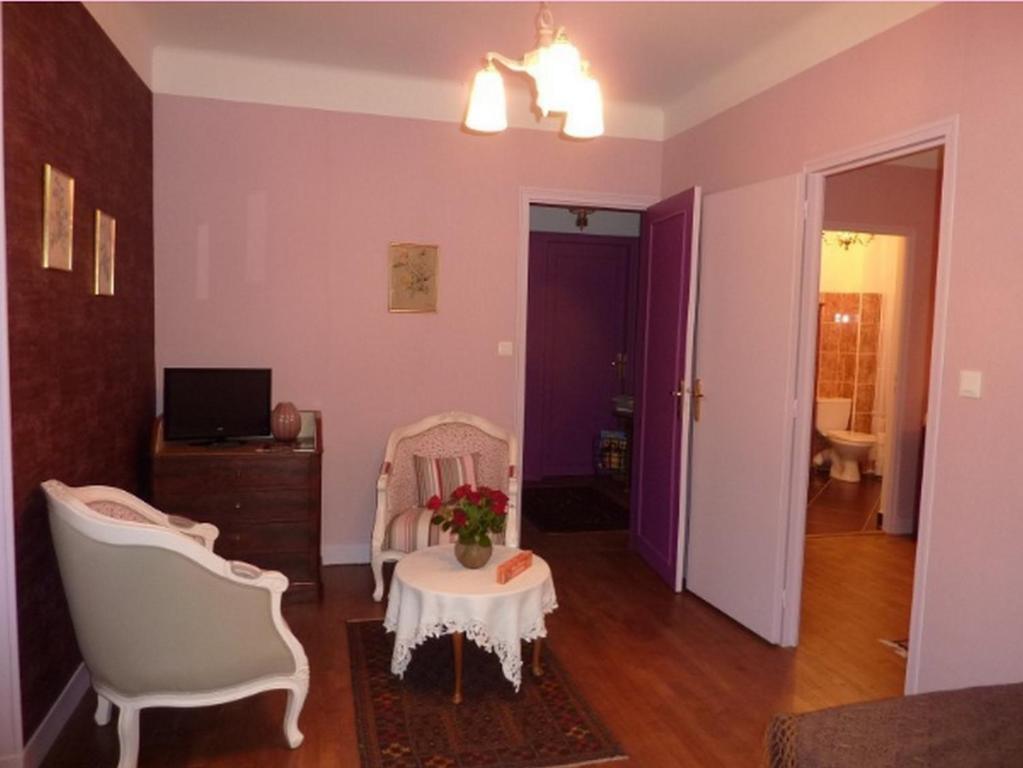 Maison D'Hotes Les Belles De Mai Pontorson Room photo